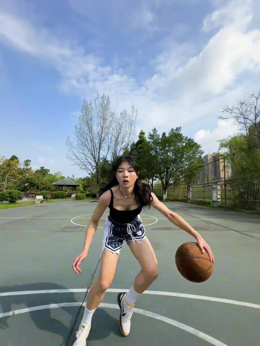 看著有點(diǎn)實(shí)力，敢背打我不？